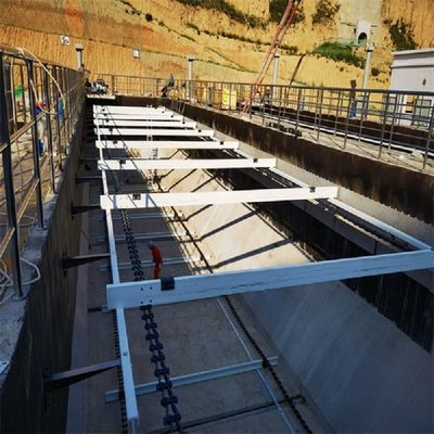 Máy cạo bùn chuỗi không kim loại trong bể lắng bùn