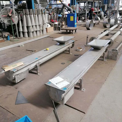 Băng tải trục vít loại U cho hạt quặng xi măng bùn