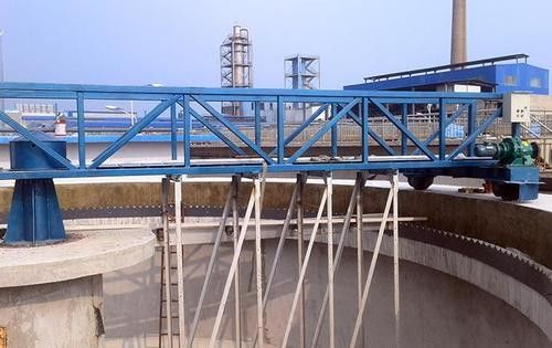 Dụng cụ cạo đáy pittông được sử dụng cho bể bơi nước thải vuông