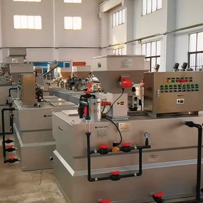 2000L / H PAM Hệ thống định lượng tự động Chloride Flocculant Acid Base Thiết bị định lượng