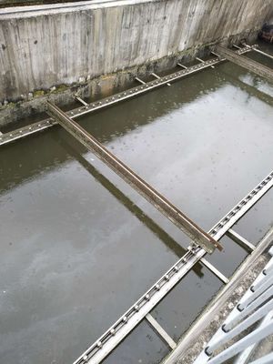 Máy nạo bùn cầu đi lại 4,5m Vật liệu nạo tấm chuỗi không kim loại