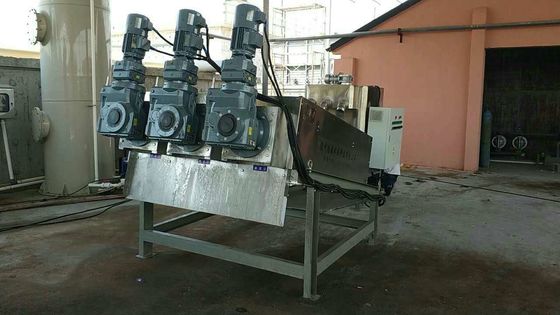 Ba động cơ 300 Máy khử nước trục vít xếp chồng lên nhau Cấp công nghiệp
